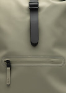 PE25-rains-ROLLTOP20RUCKSACK2013320DFT_8_P.jpg