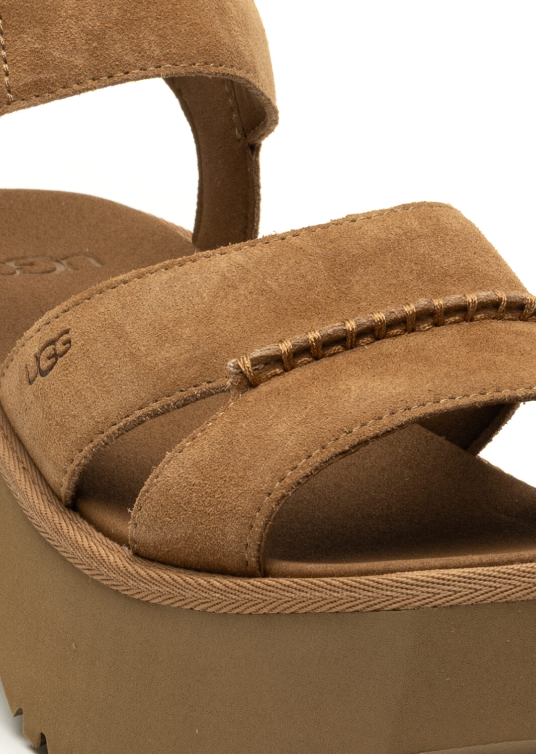 PE25-ugg-1167475CHE_8_P.jpg