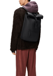 AI25-rains-ROLLTOP20RUCKSACK2013320BLA_4_P.jpg
