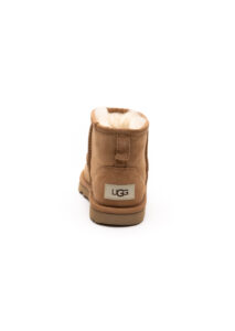 AI25-ugg-1017715KCHE_2_P.jpg