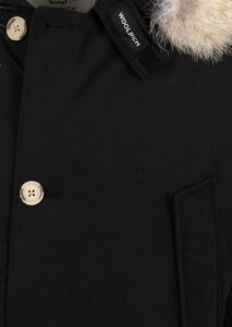AI25-woolrich-CFWOOU0482MHUT0001BLK_2_P.jpg