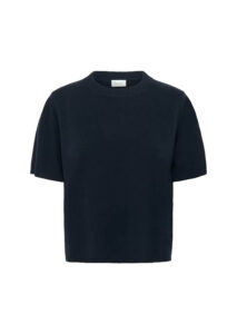 AI26-my20essential20wardrobe-10705421103565.jpg