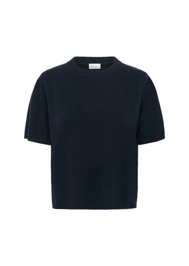AI26-my20essential20wardrobe-10705421103565.jpg
