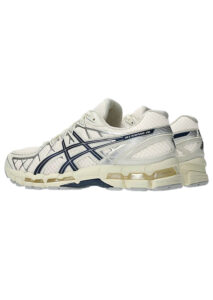 PE26-asics-1203A388104_2_P.jpg