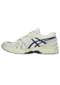 PE26-asics-1203A388104_4_P.jpg