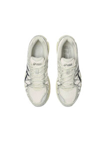 PE26-asics-1203A388104_5_P.jpg