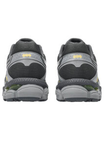 PE26-asics-1203A733020_5_P.jpg