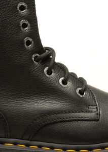 AI26-dr20martens-26378001BLACK_3_P.jpg